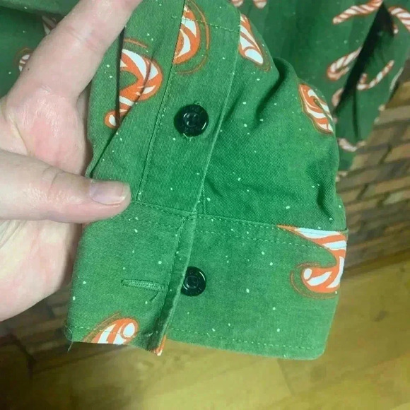 Jogal Men’s Holiday Candy Cane Button Up Shirt - Picture 4 of 4